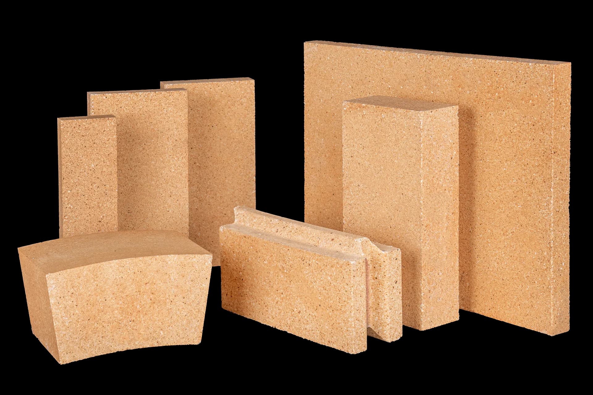 Oranžové šamotové cihly pro standardní vyzdívky pecí